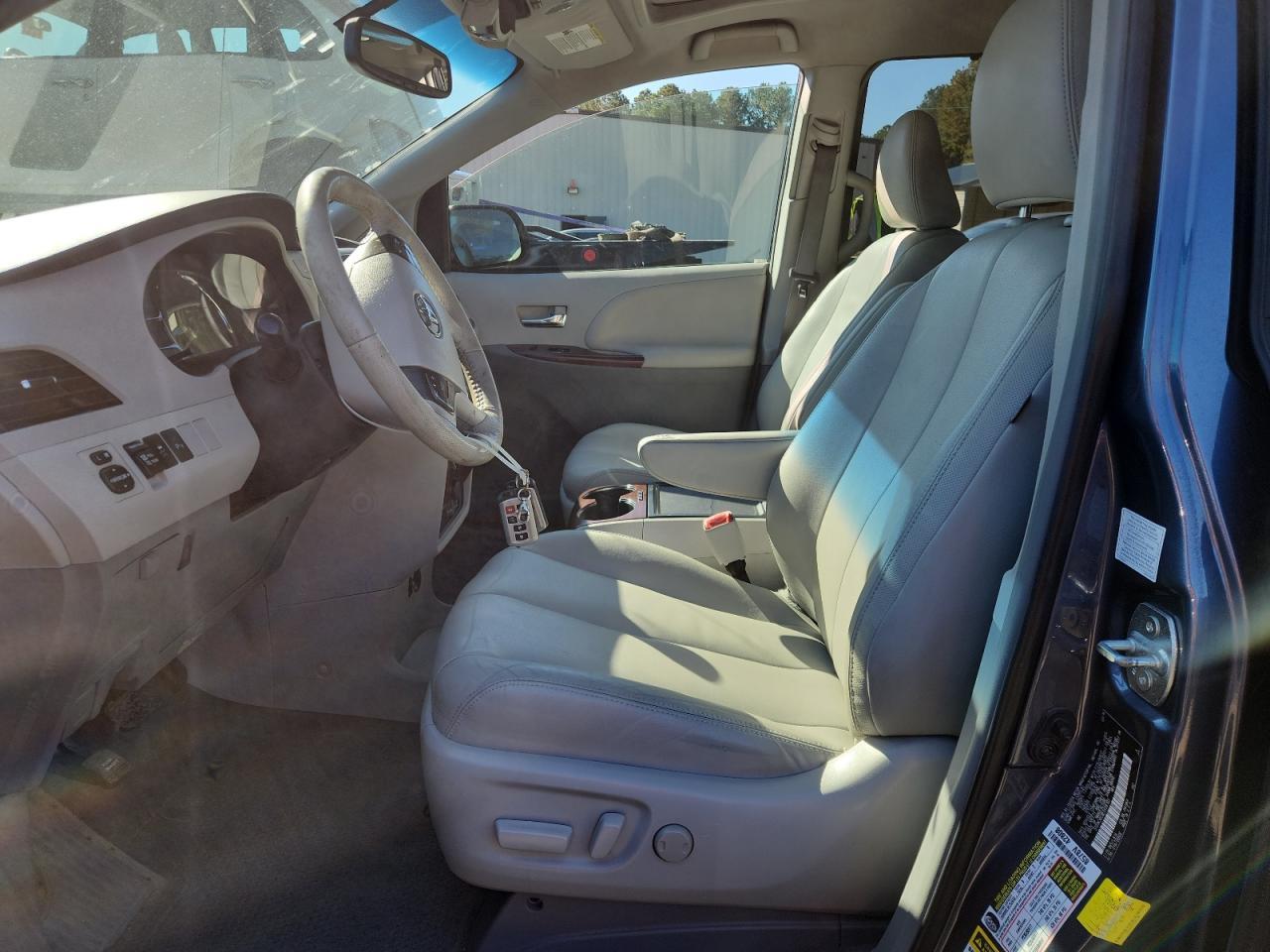 2014 TOYOTA SIENNA