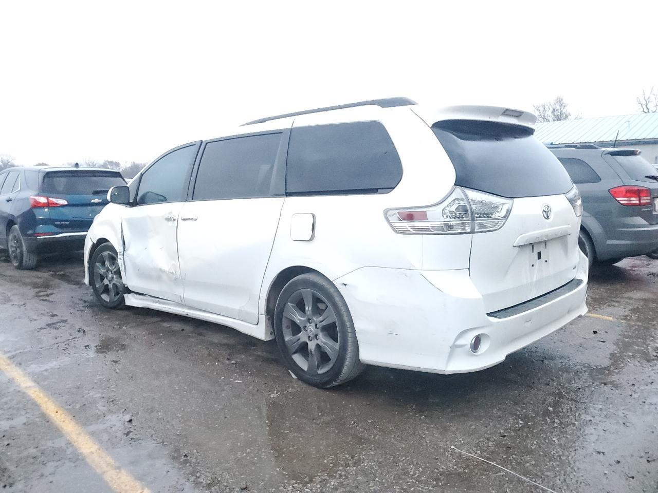 2016 TOYOTA SIENNA