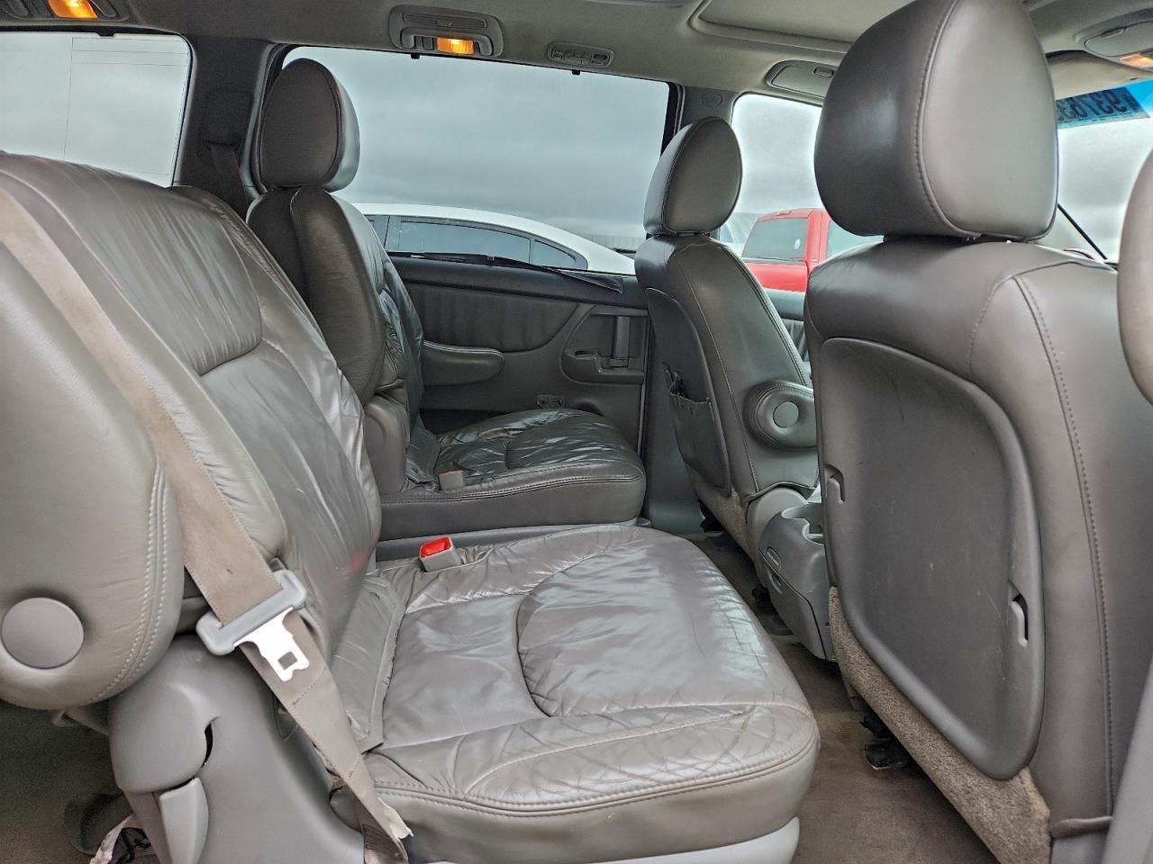 2010 TOYOTA SIENNA