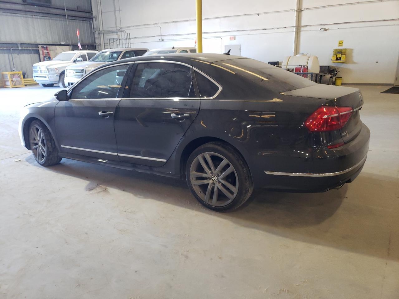 2016 VOLKSWAGEN Passat