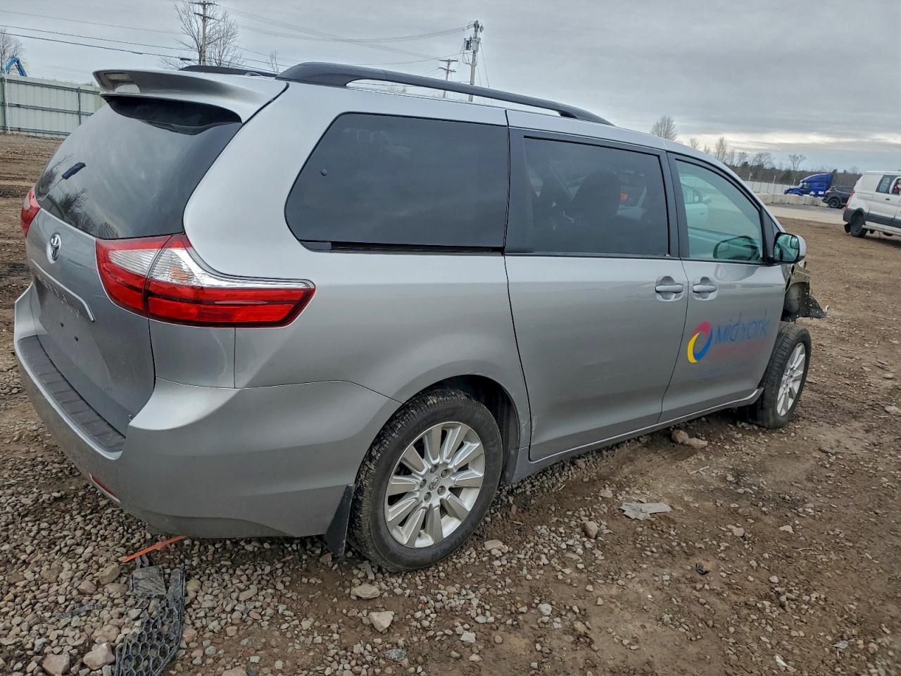 2016 TOYOTA SIENNA
