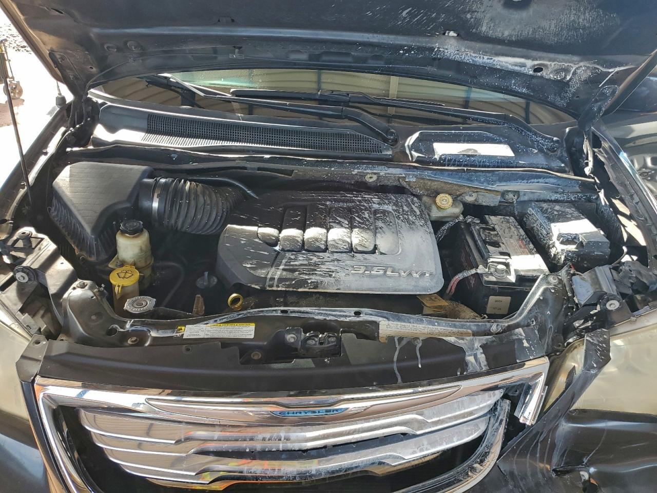 2012 CHRYSLER Town & Country