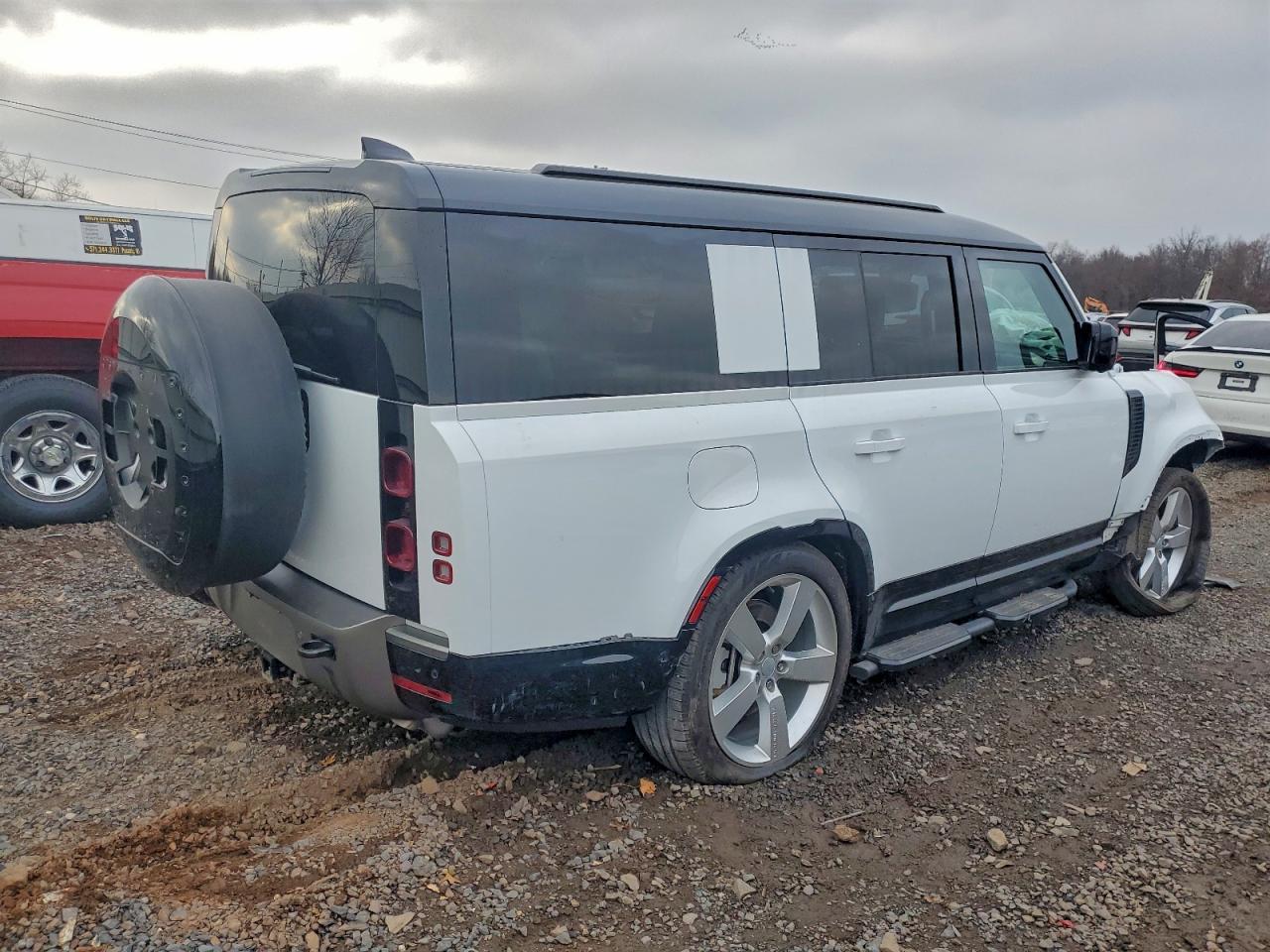2025 LAND ROVER Defender