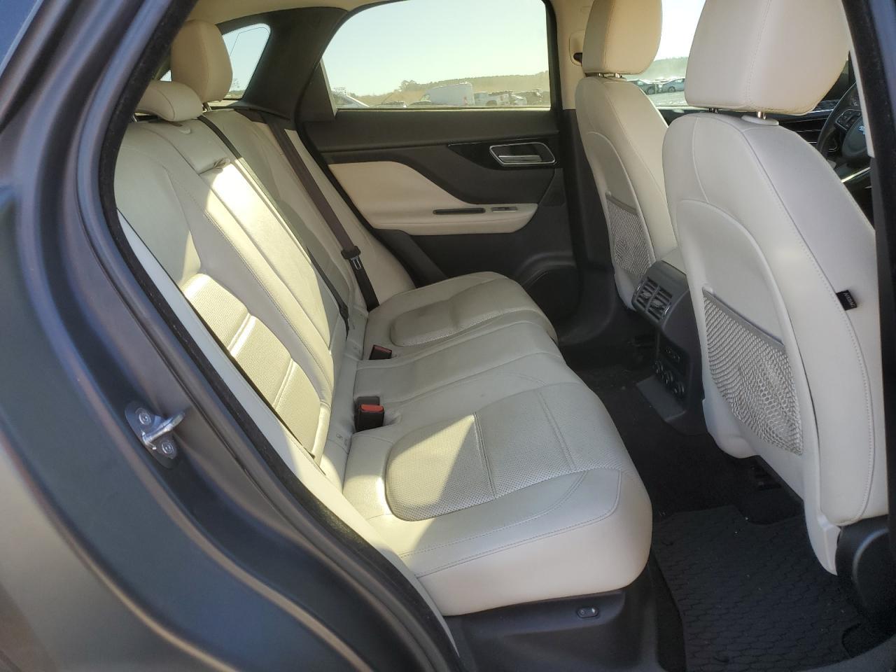 2017 JAGUAR F-Pace