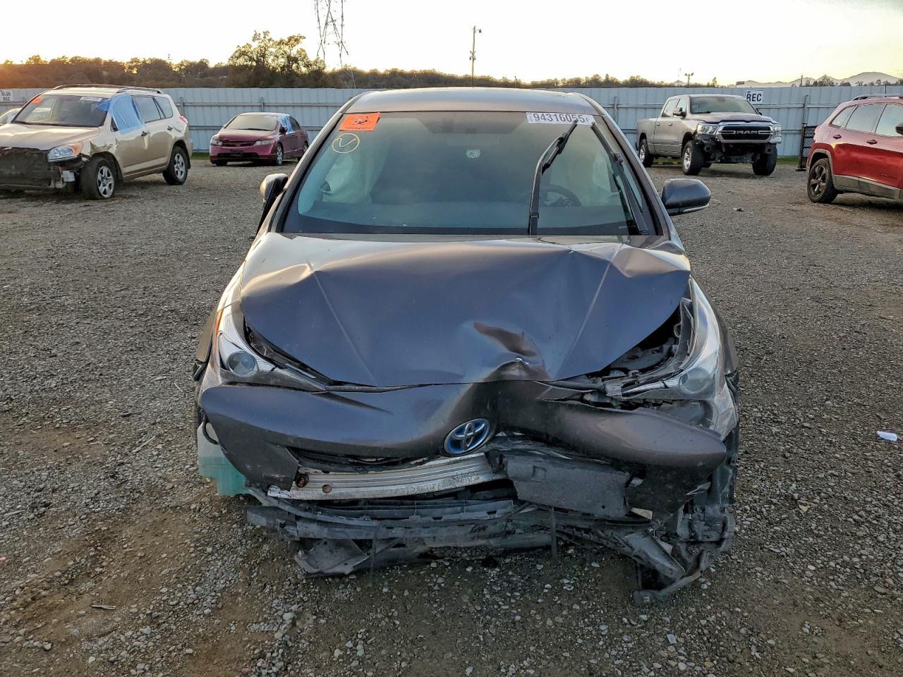 2016 TOYOTA PRIUS
