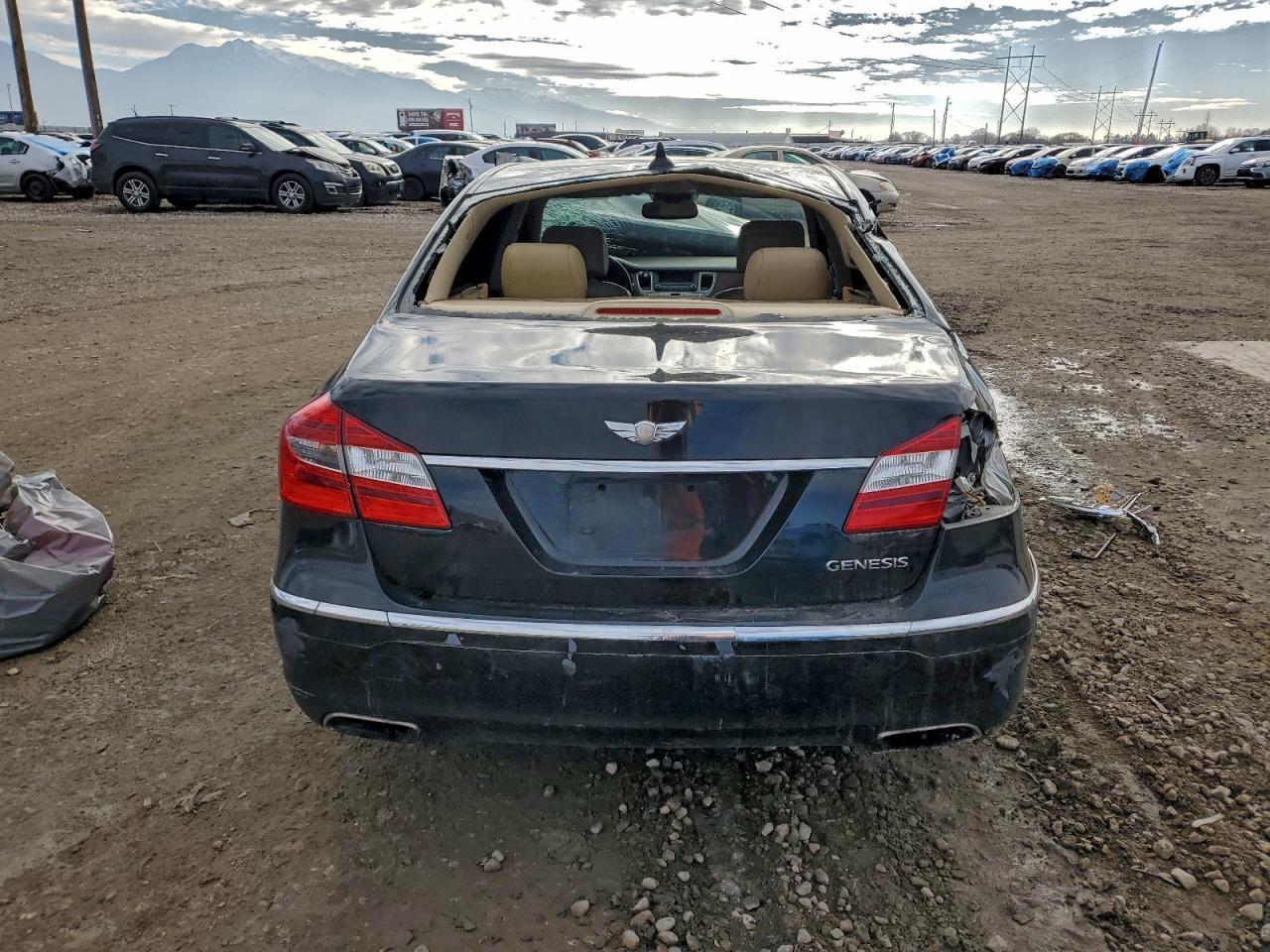 2013 HYUNDAI GENESIS