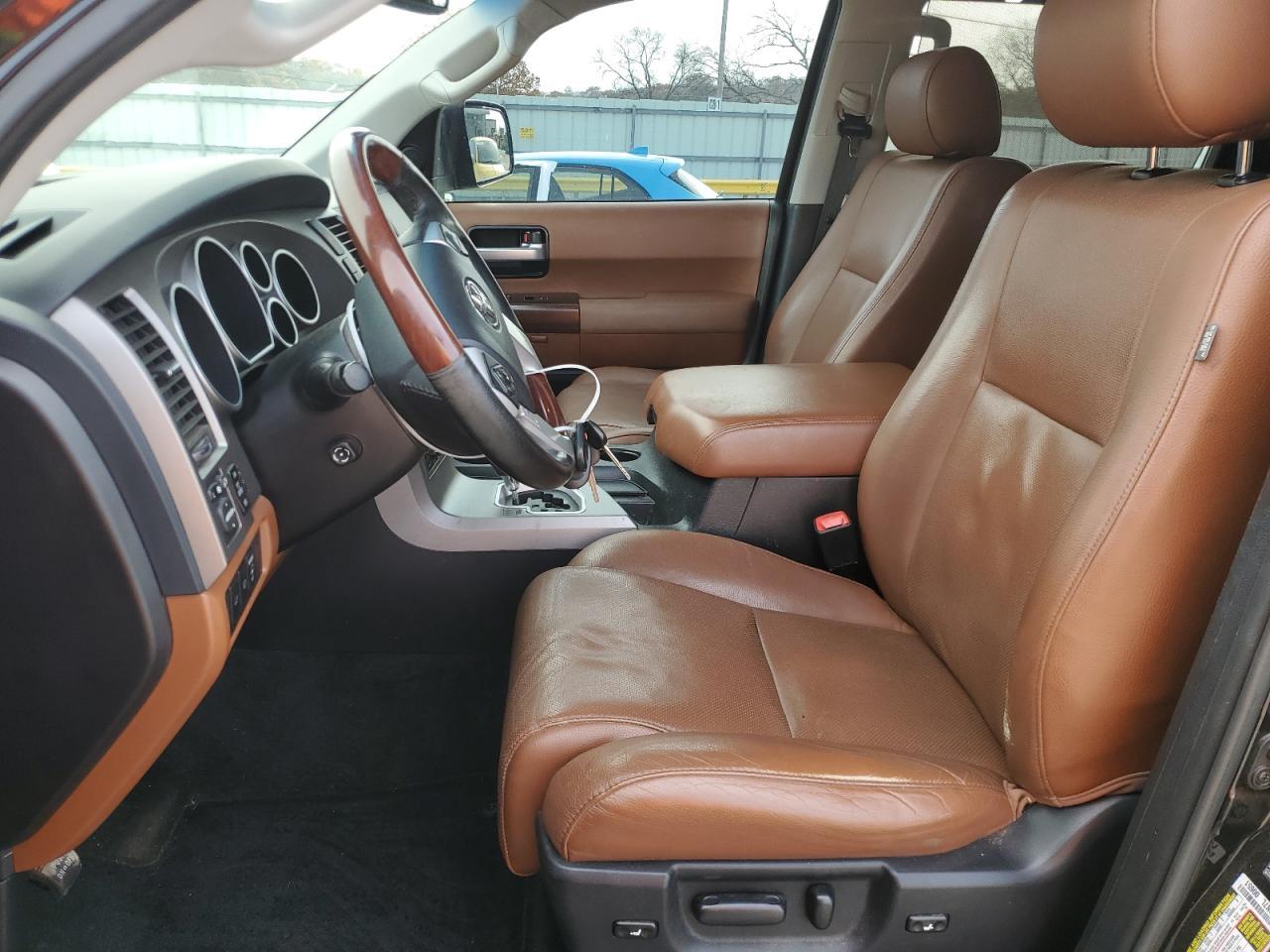 2016 TOYOTA Sequoia