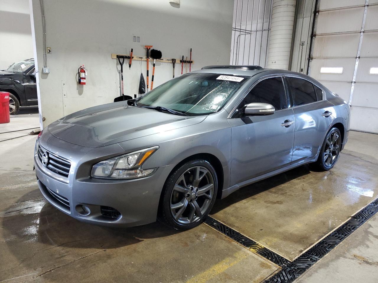 2014 NISSAN Maxima