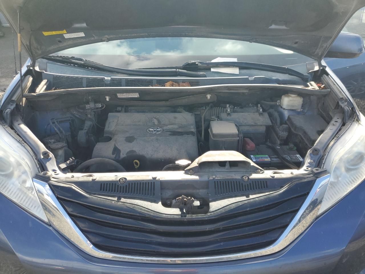2014 TOYOTA SIENNA