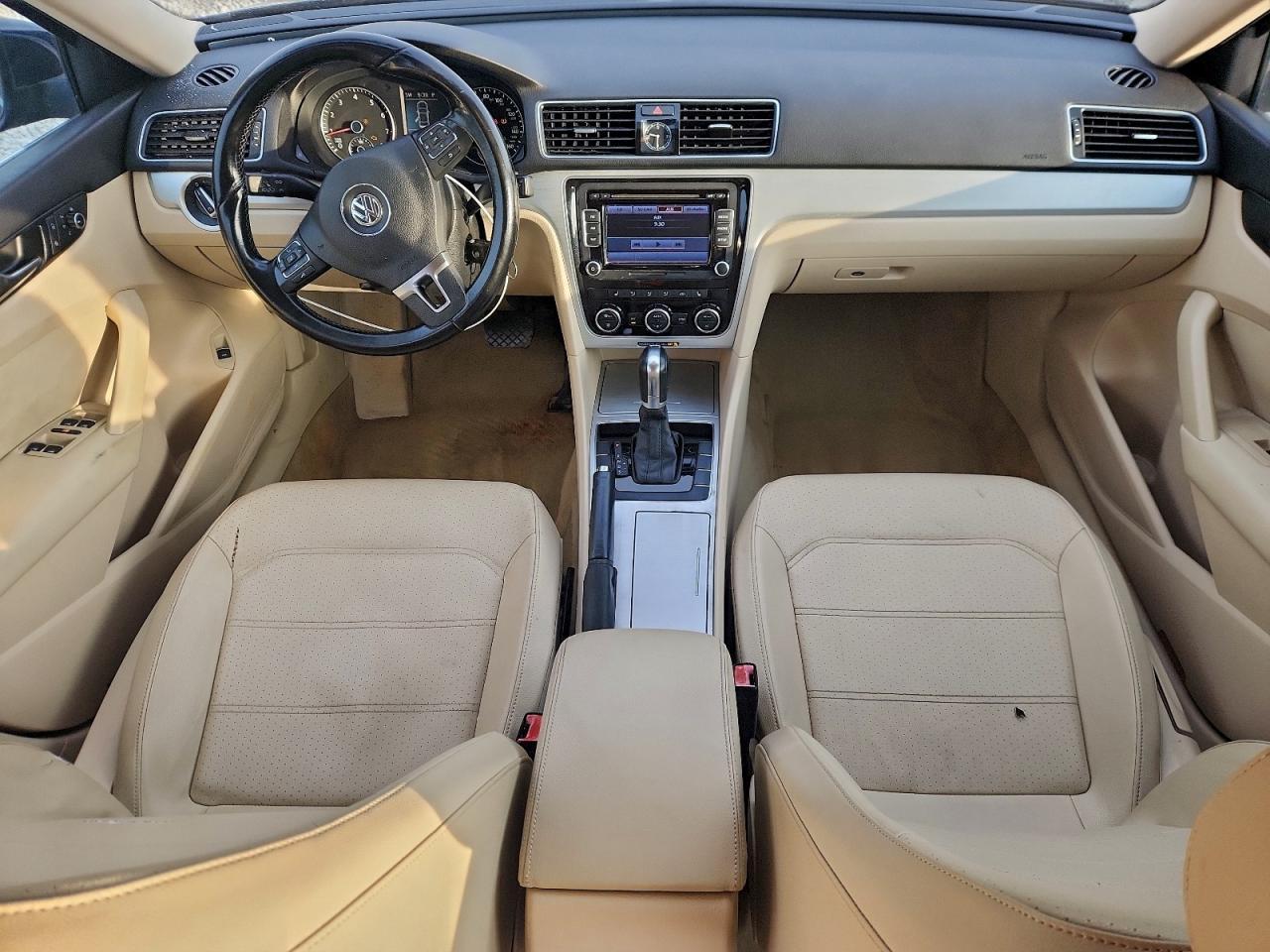 2012 VOLKSWAGEN Passat
