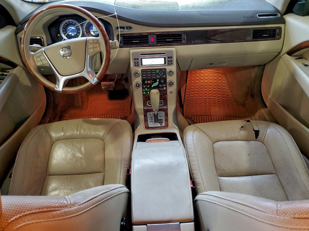 2011 VOLVO XC70