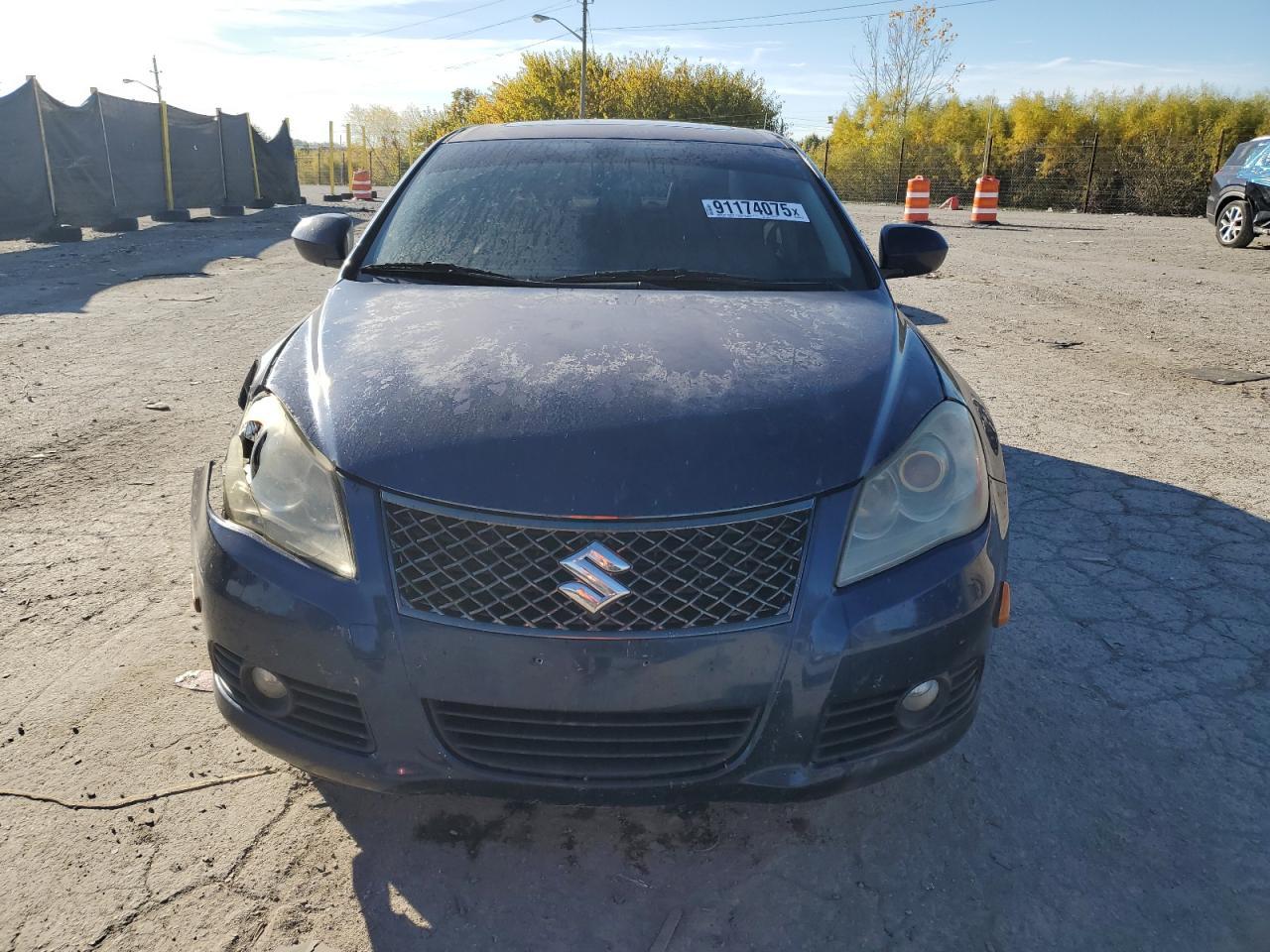 2010 SUZUKI Kizashi