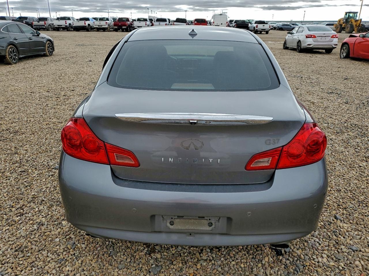 2011 INFINITI G37
