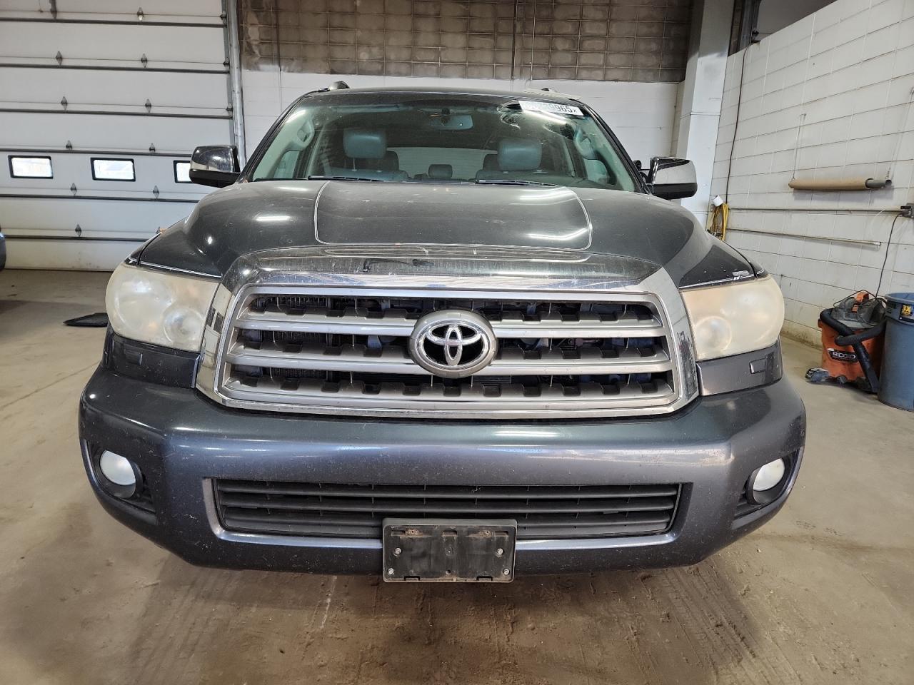 2008 TOYOTA Sequoia