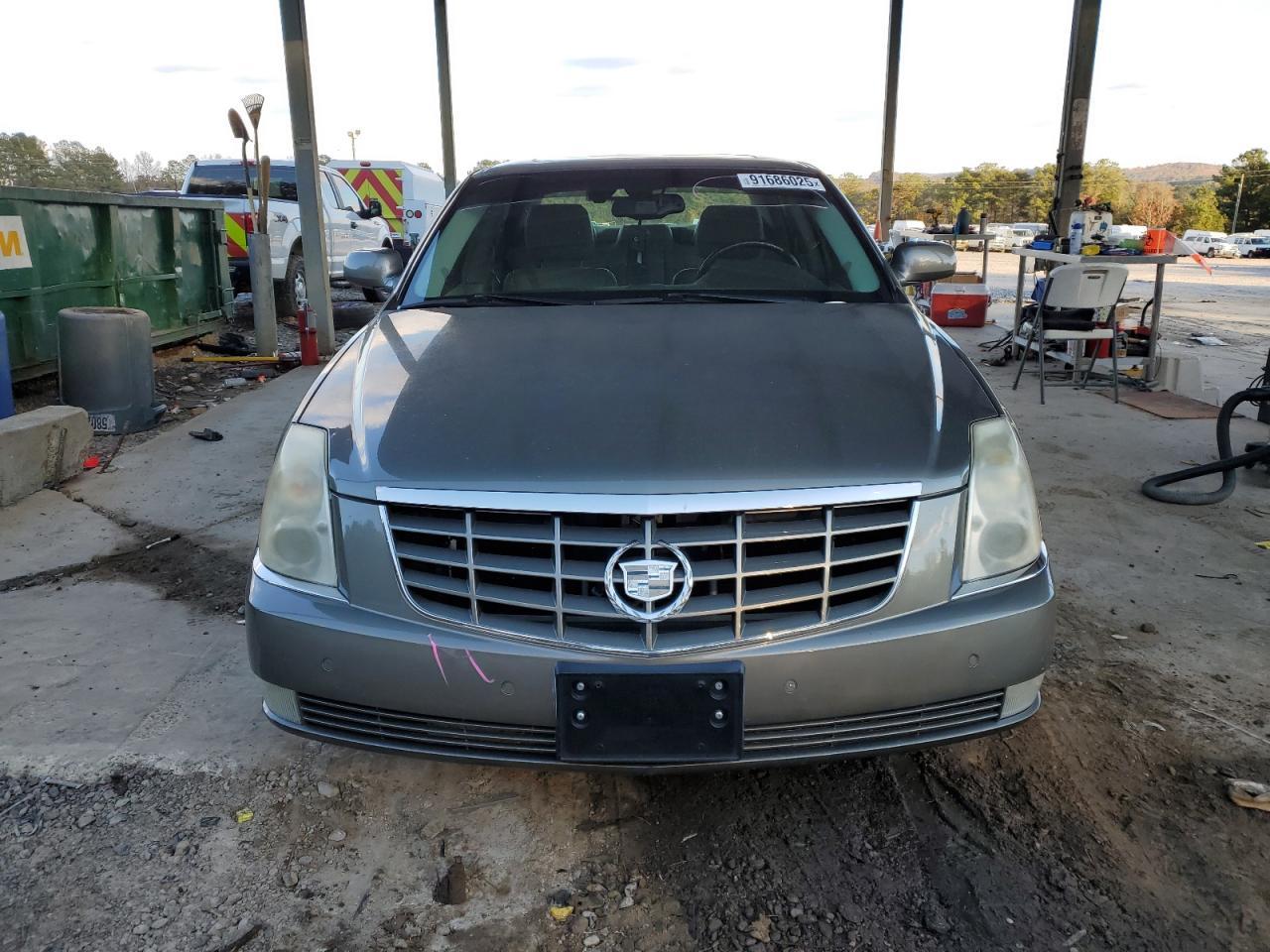 2010 CADILLAC DTS