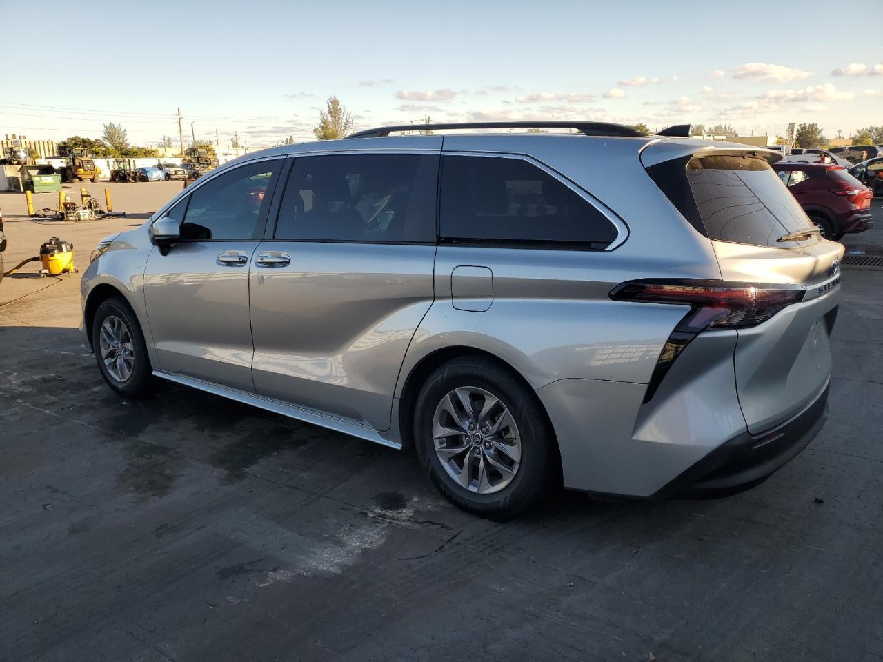 2023 TOYOTA SIENNA