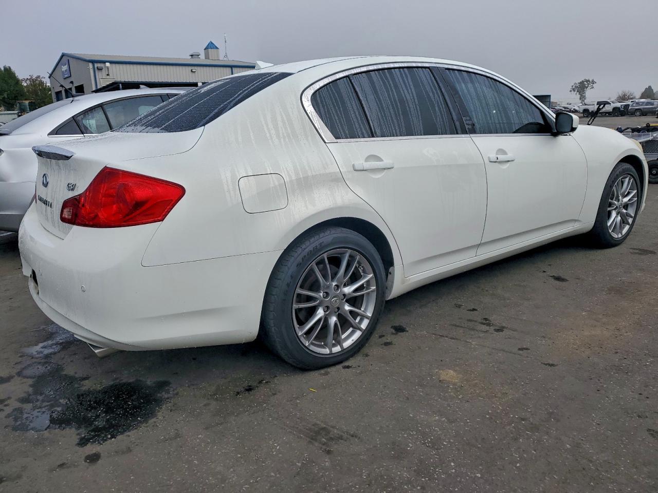 2011 INFINITI G37