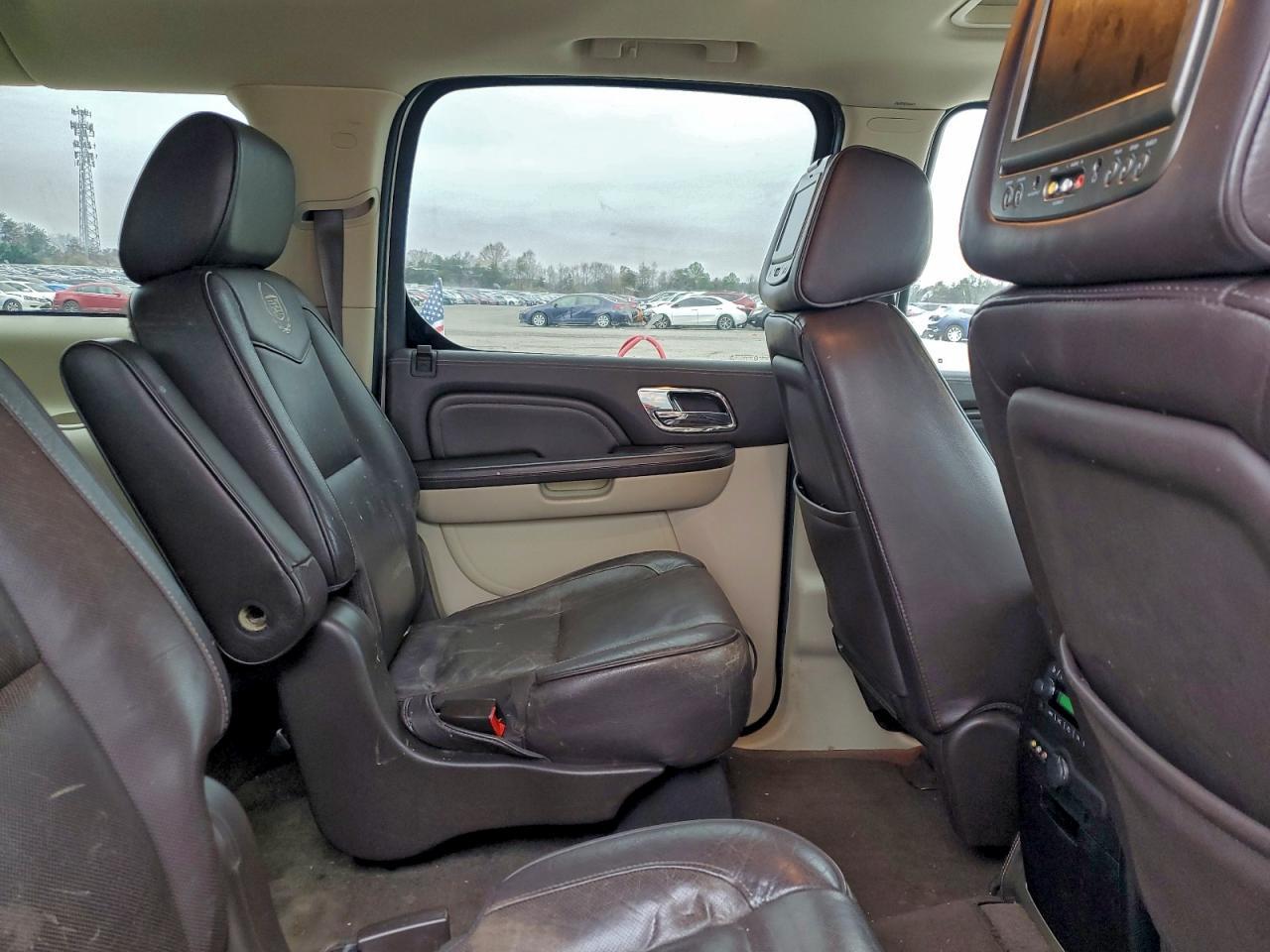 2011 CADILLAC Escalade ESV