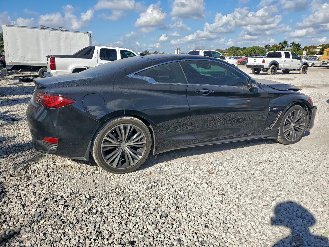 2017 INFINITI Q60