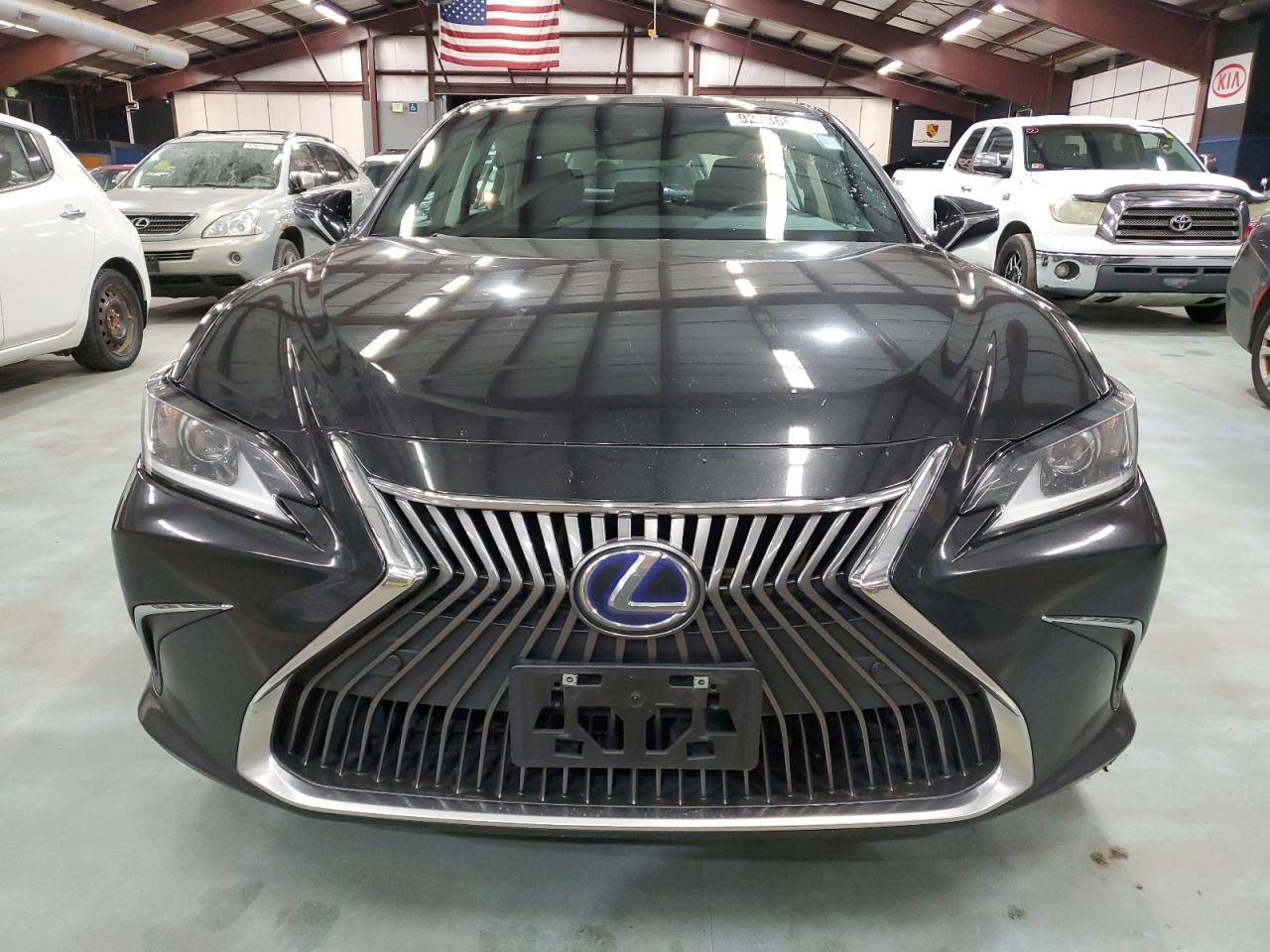 2021 LEXUS ES 300H