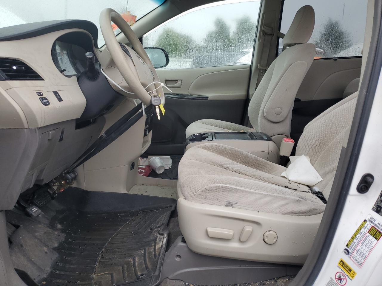 2011 TOYOTA SIENNA