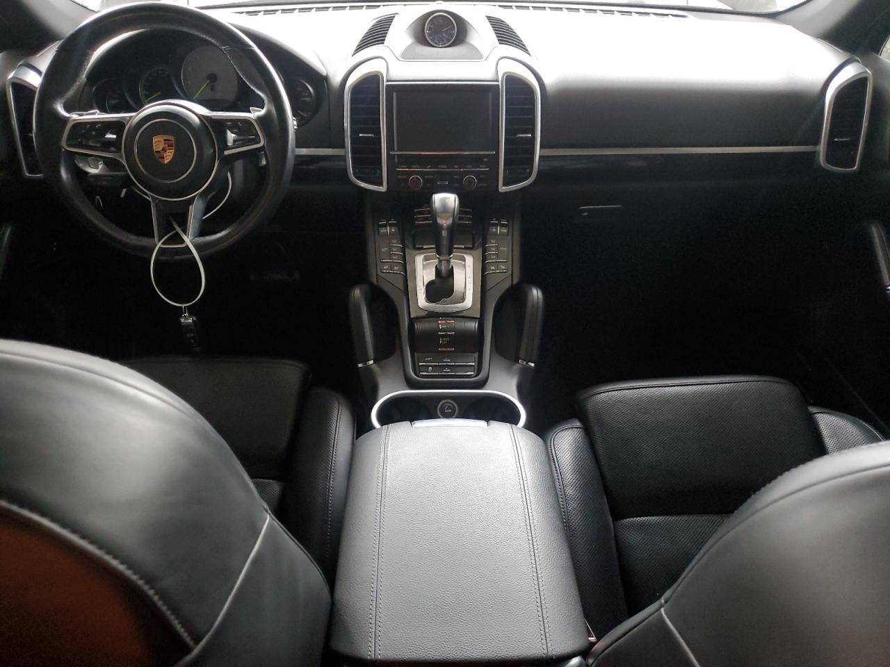 2016 PORSCHE CAYENNE