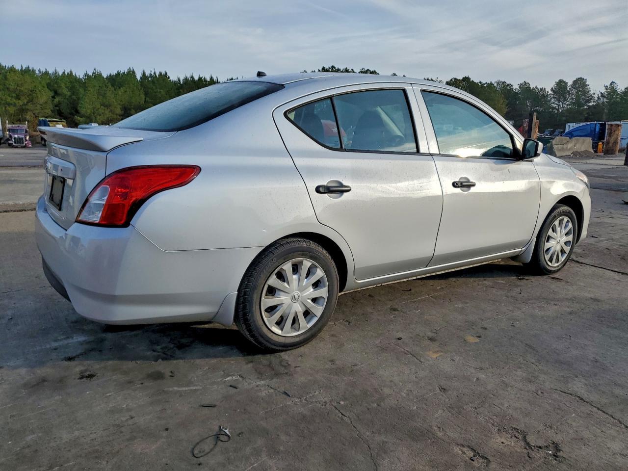 2017 NISSAN VERSA