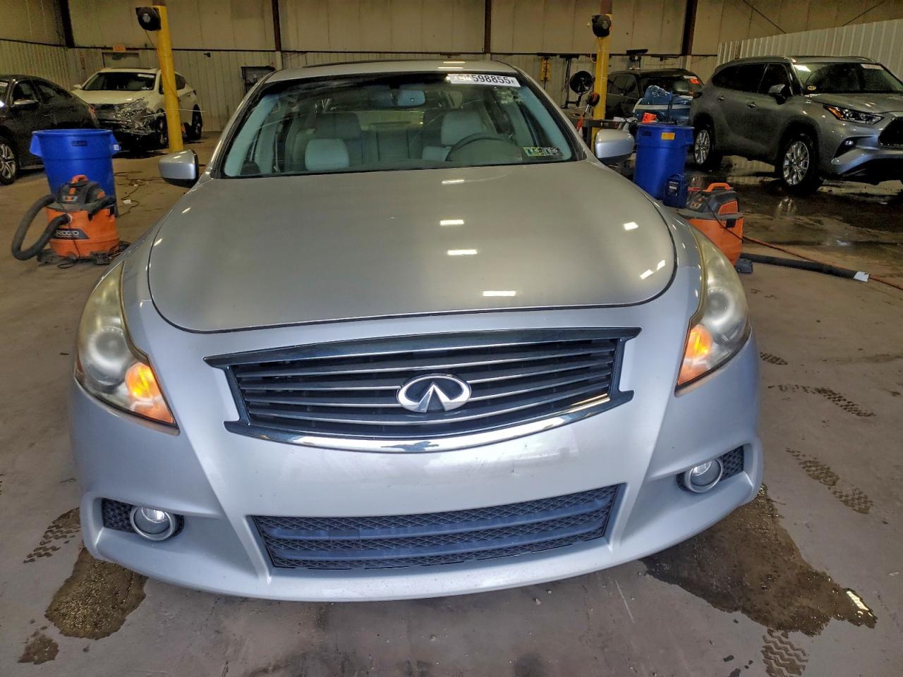 2011 INFINITI G37