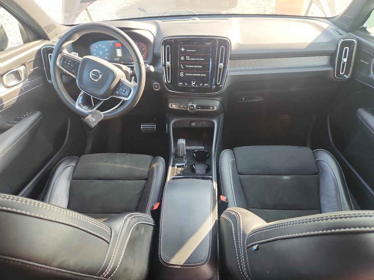 2019 VOLVO XC40