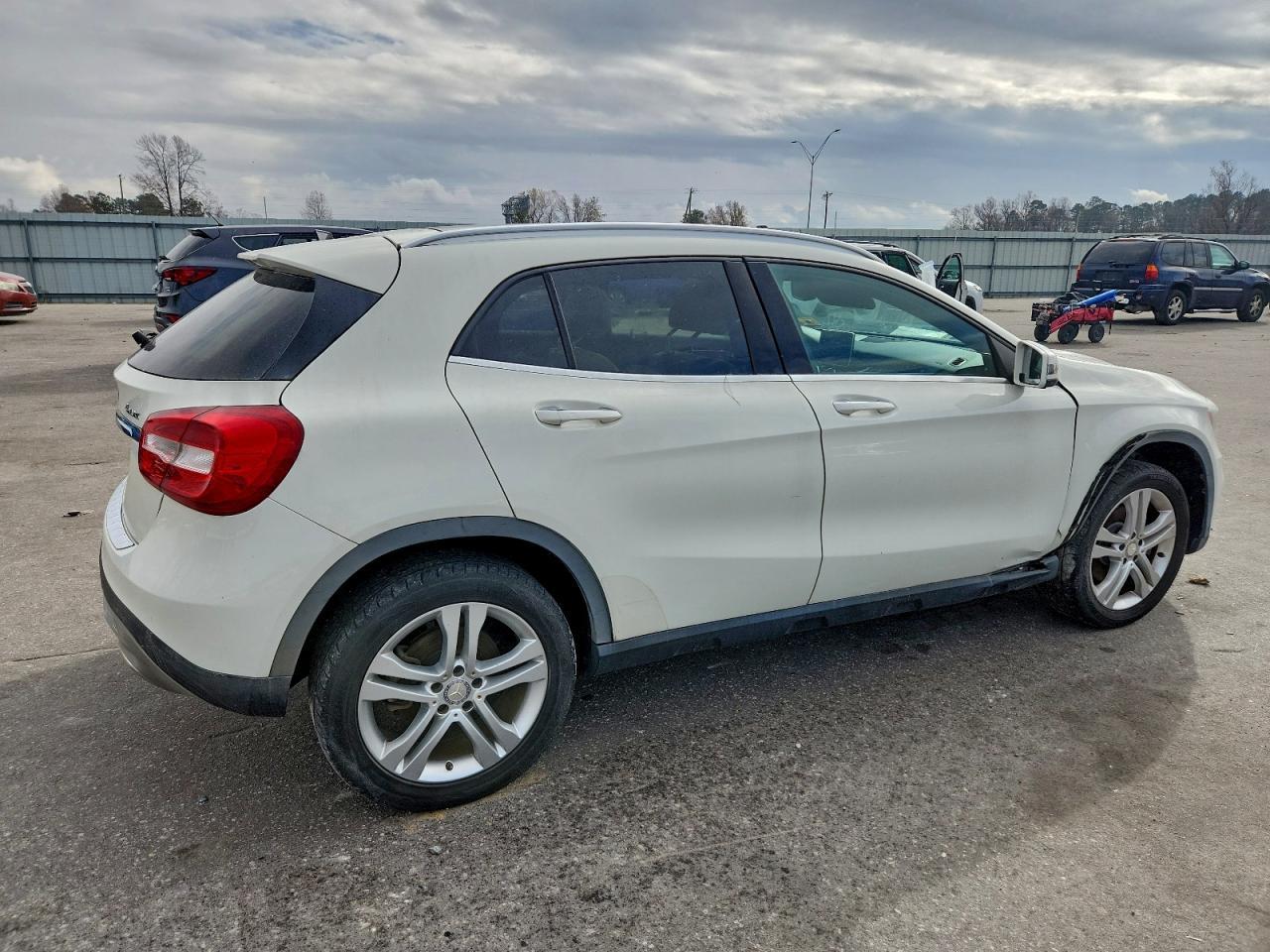 2016 MERCEDES-BENZ GLA-Class