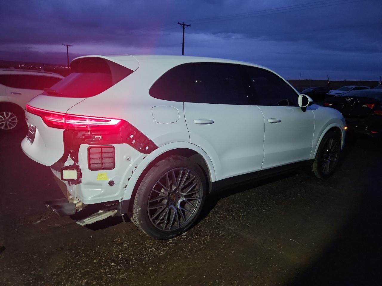 2022 PORSCHE CAYENNE