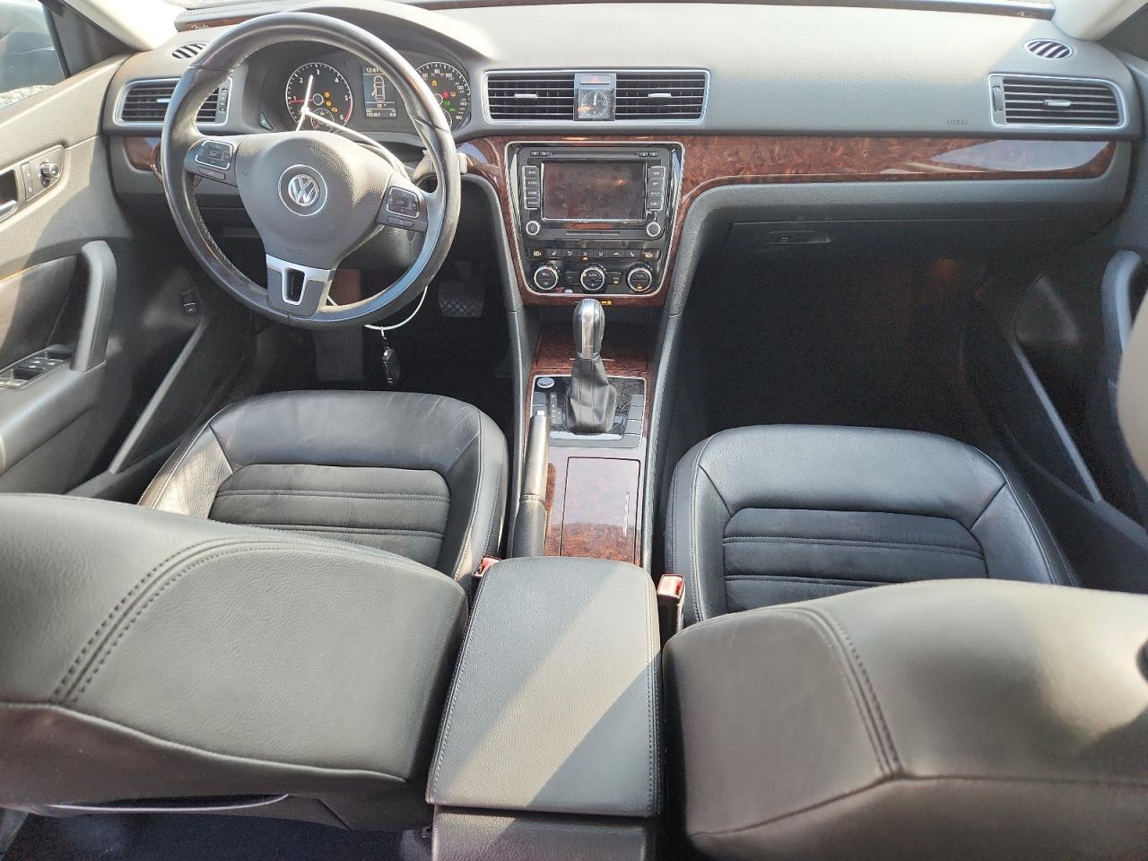 2012 VOLKSWAGEN Passat