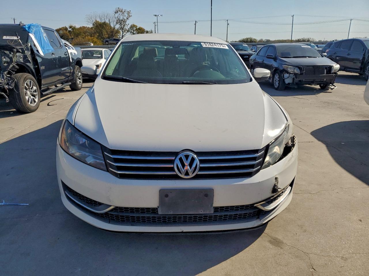 2012 VOLKSWAGEN Passat