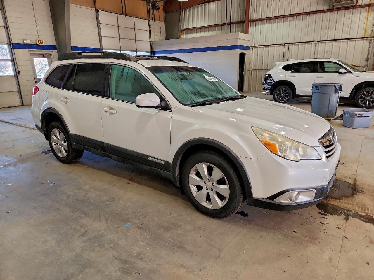 2011 SUBARU Outback