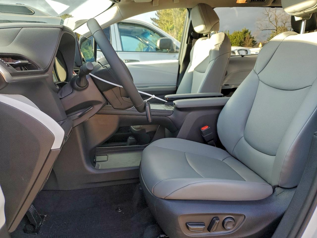 2025 TOYOTA SIENNA