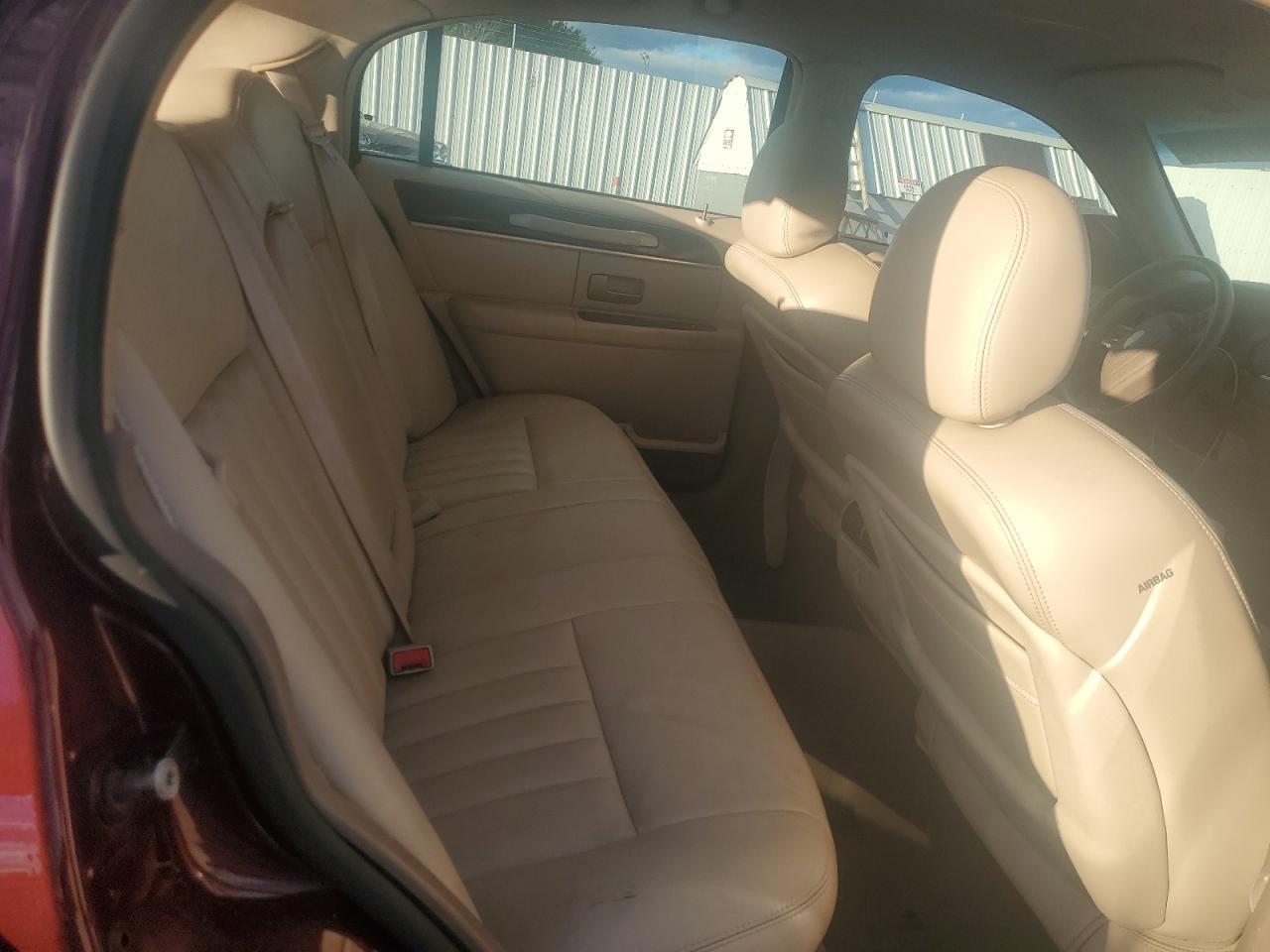 2004 LINCOLN Town Car