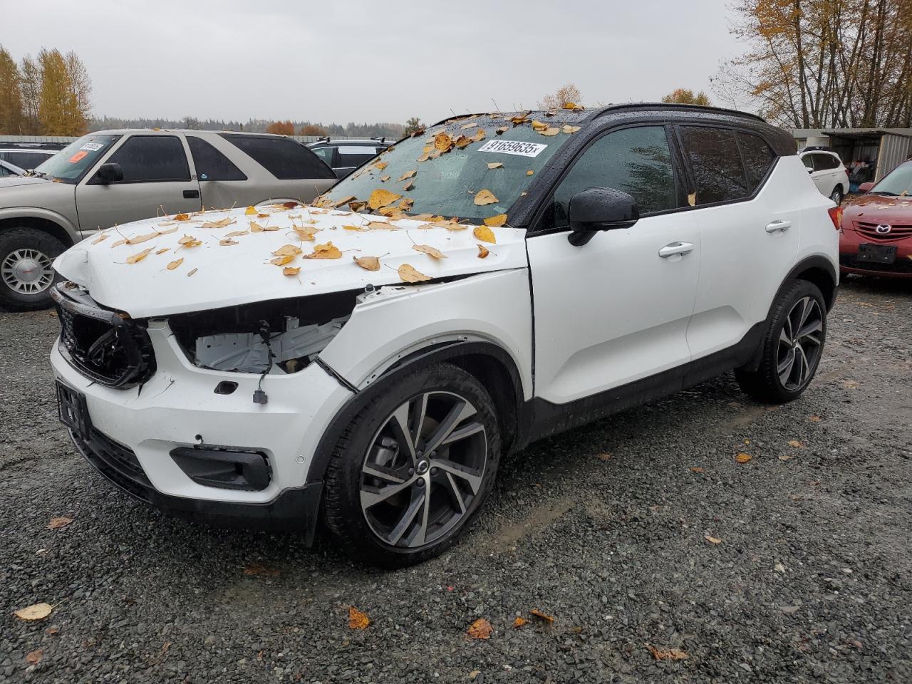 2022 VOLVO XC40