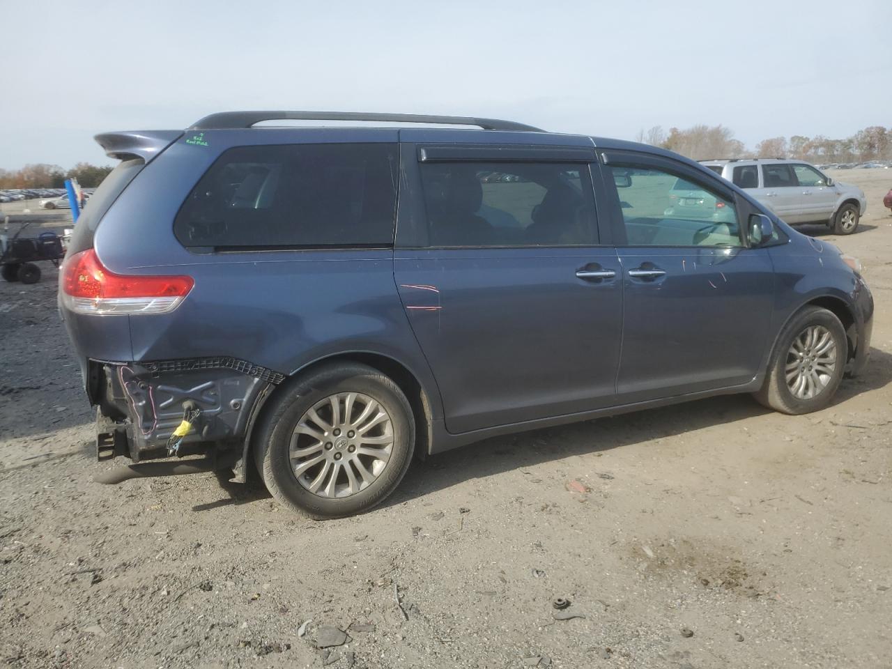 2014 TOYOTA SIENNA
