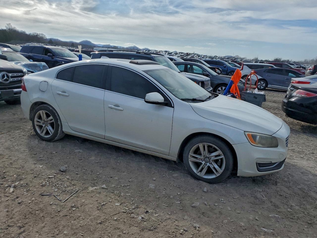 2015 VOLVO S60