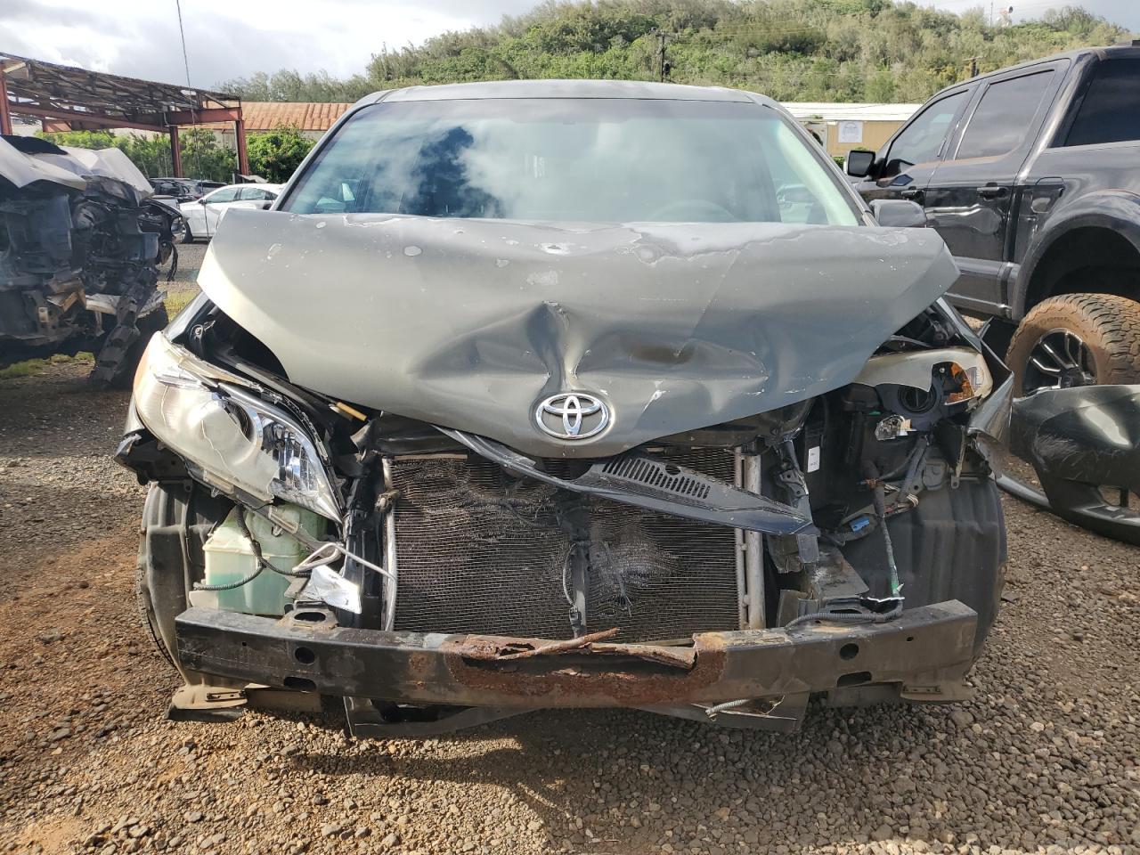 2014 TOYOTA SIENNA