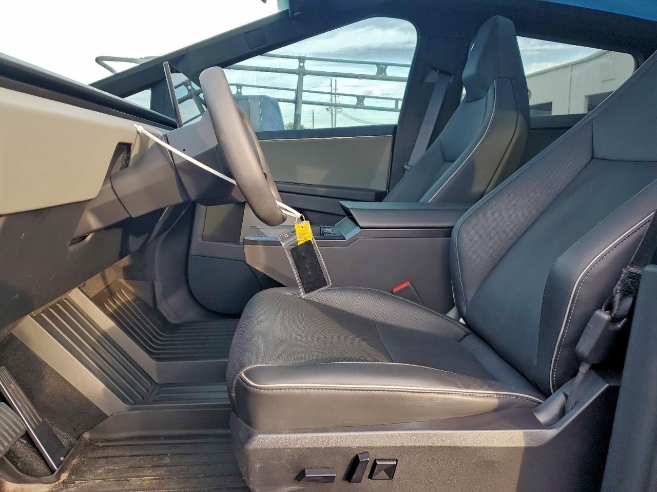 2024 TESLA Cybertruck