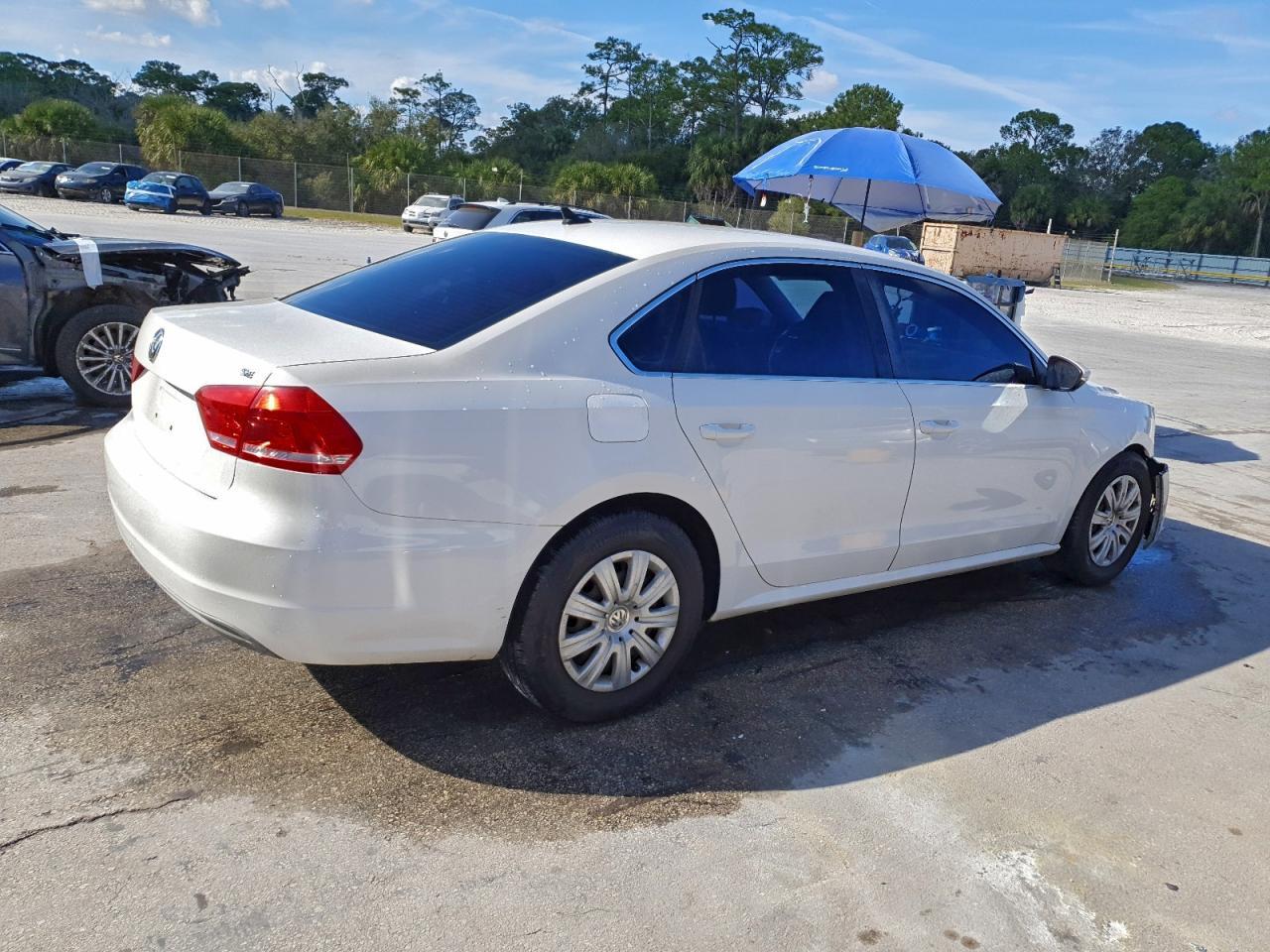 2012 VOLKSWAGEN Passat