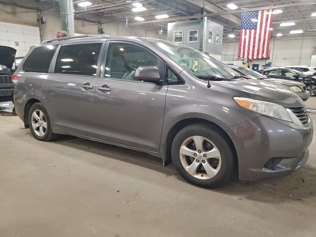 2011 TOYOTA SIENNA