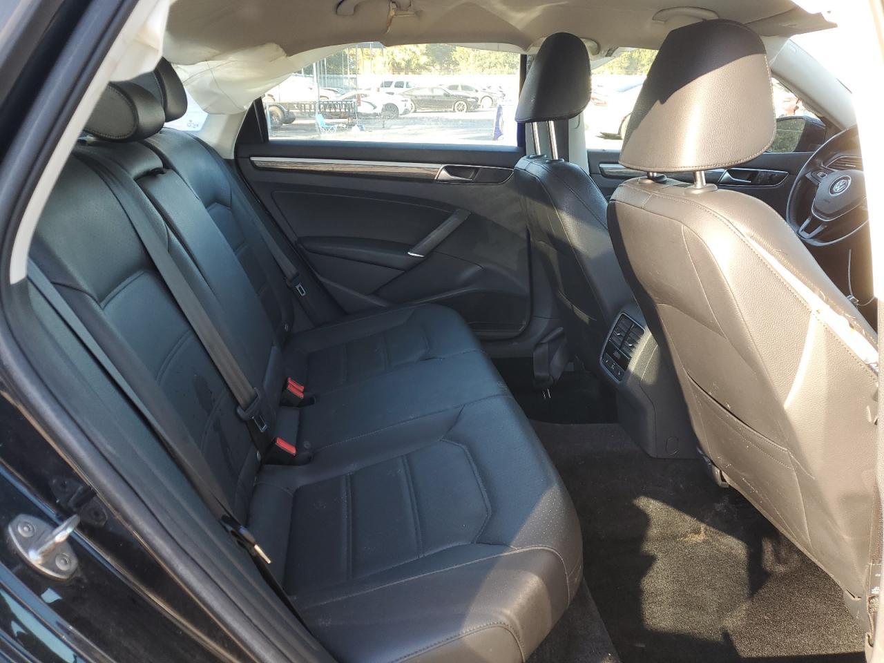 2018 VOLKSWAGEN Passat