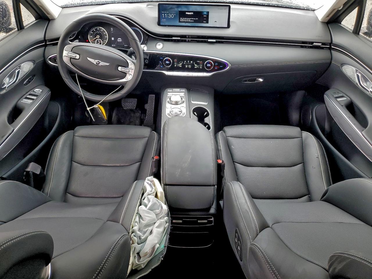 2025 GENESIS GV70
