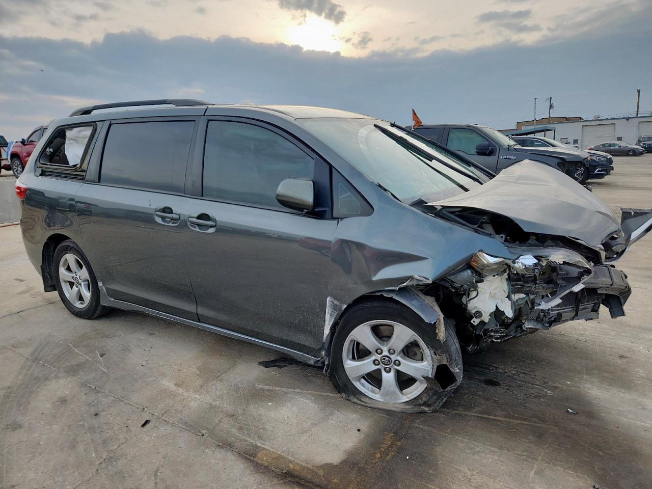 2018 TOYOTA SIENNA