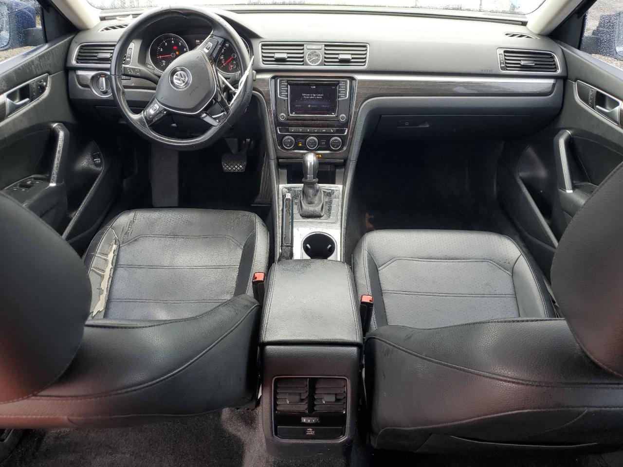 2016 VOLKSWAGEN Passat