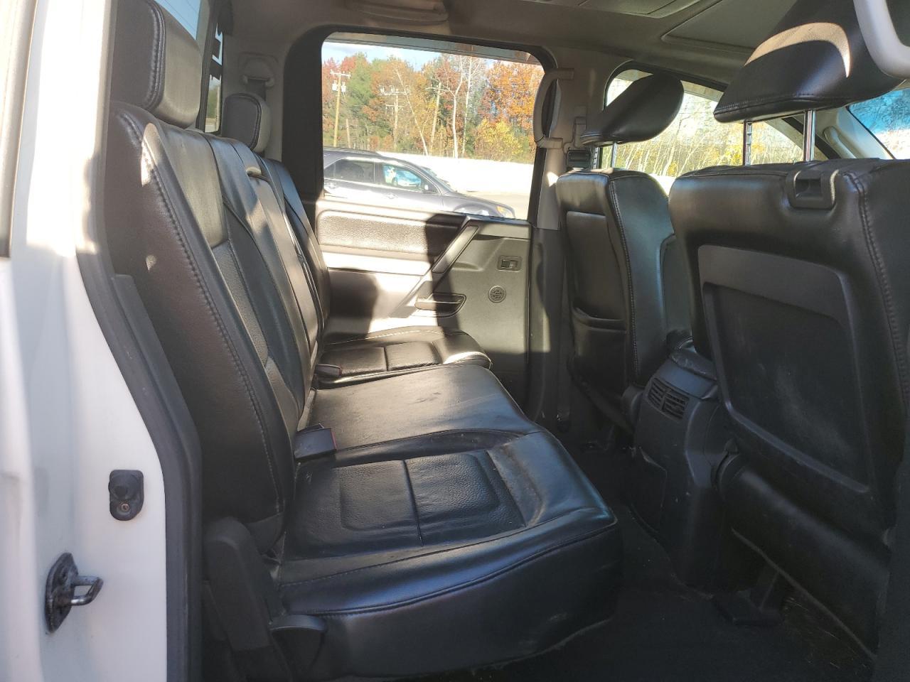 2011 NISSAN Titan