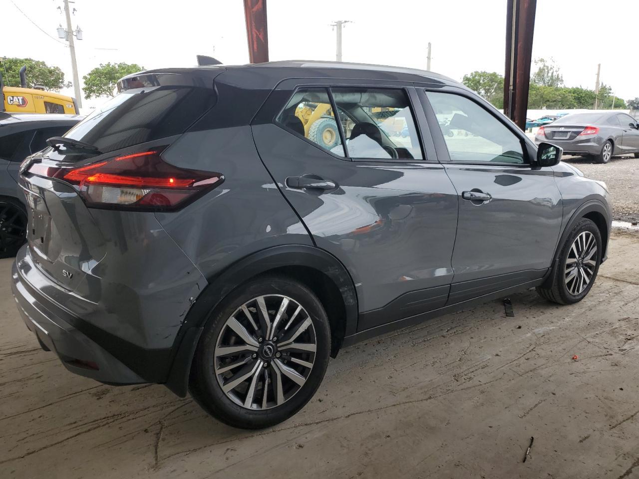 2024 NISSAN KICKS