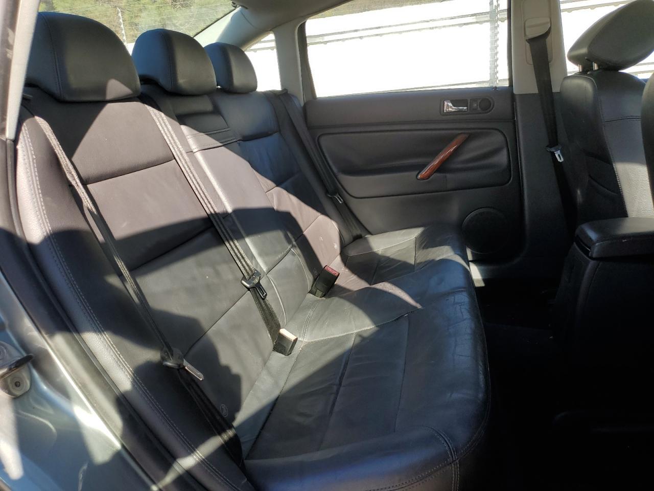 2004 VOLKSWAGEN Passat